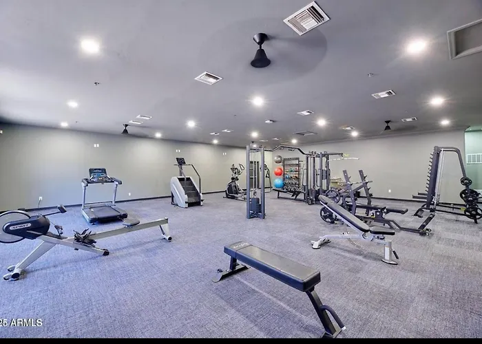 Has Gym, Pool & Balcony Gated Covered Parking * Phoenix