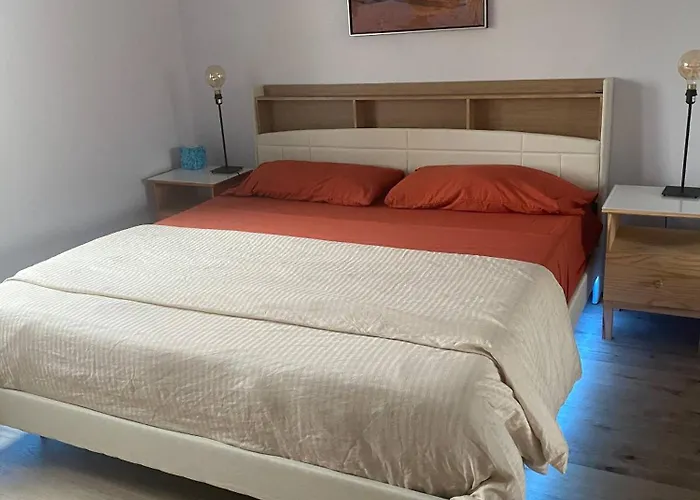 Apartment Has Gym, Pool & Balcony Gated Covered Parking Phoenix