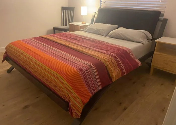 Has Gym, Pool & Balcony Gated Covered Parking * Phoenix