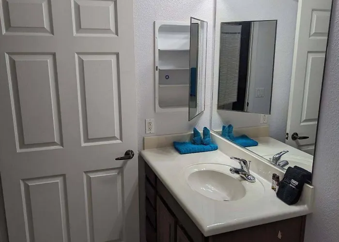 Apartment Has Gym, Pool & Balcony Gated Covered Parking
