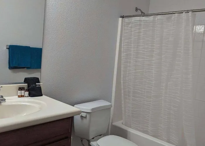 Apartment Has Gym, Pool & Balcony Gated Covered Parking *