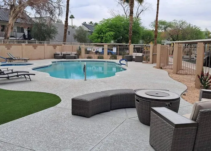 Apartment Has Gym, Pool & Balcony Gated Covered Parking *